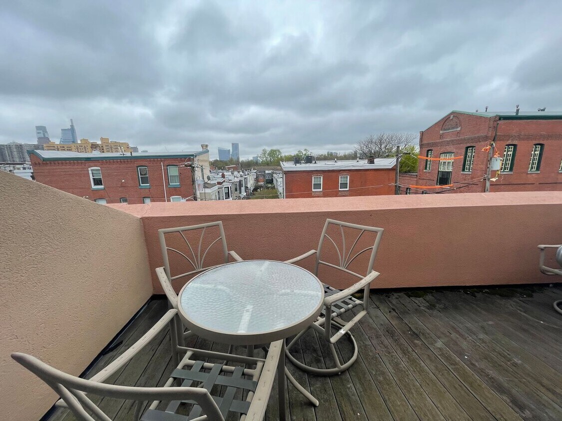 3-bed, 2-bath GIANT townhouse + GARAGE, BA... - 3-bed, 2-bath GIANT townhouse + GARAGE, BA...
