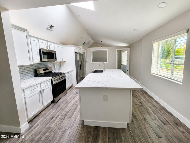 Photo - 535 W 15th St