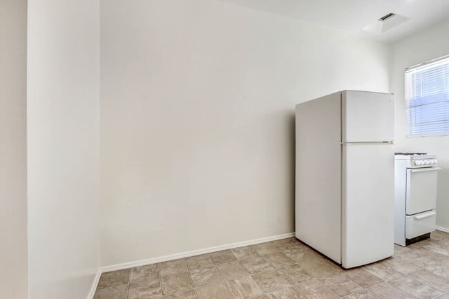 Photo - 10900 Santa Monica Blvd Unidad 07