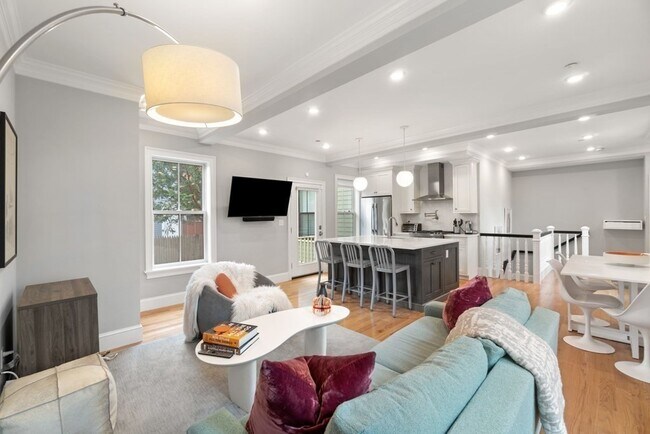 Building Photo - 20 Tufts St Unit 20