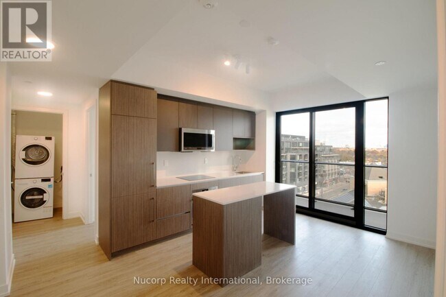 Photo - 799 The Queensway Unité 807