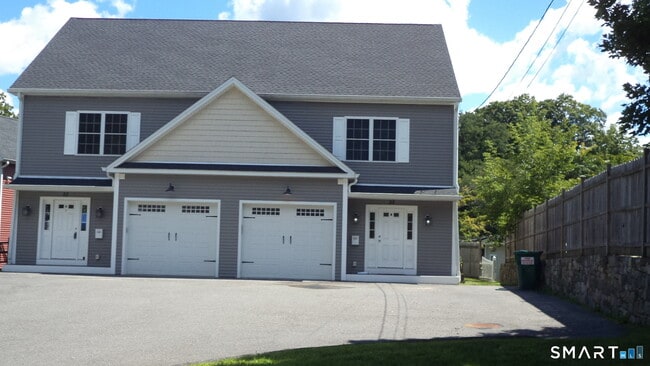 Building Photo - 33 Maple Ave Unit A
