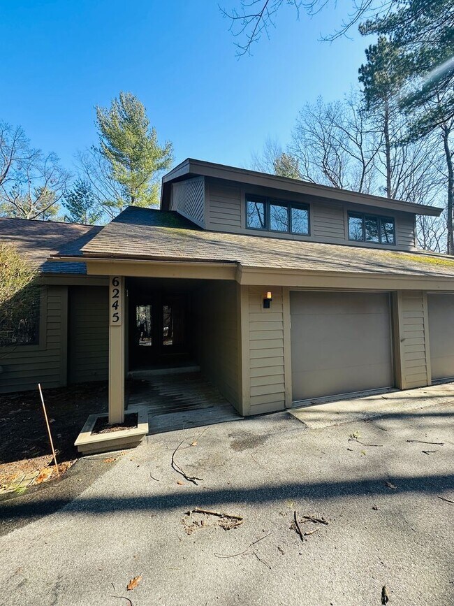 Port of Old Mission Gem! 3BR / 3BA Luxury ... - Port of Old Mission Gem! 3BR / 3BA Luxury ... House