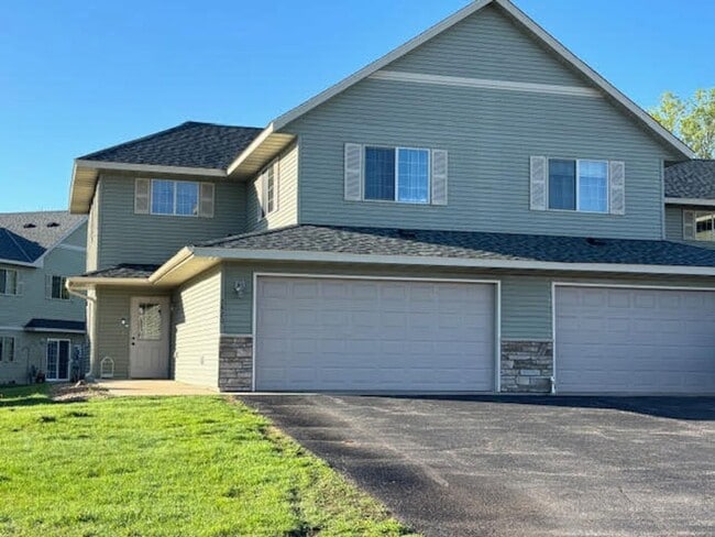 Building Photo - 2 Bedroom Townhome in Boulder Ridge!
