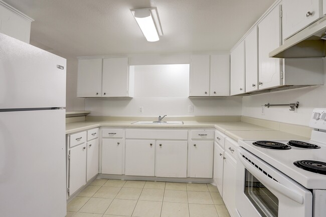 Building Photo - 1624 Marshall St Unit 5 Rental