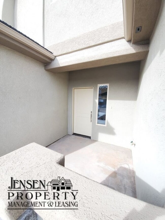 Photo - Red Mountain Vista Town Home, End Unit Unidad 641