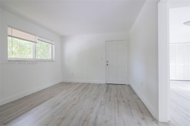 Photo - 1091 SW 4th St Unit 2