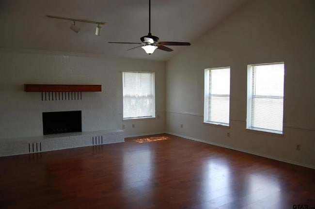 Photo - 16215 Carole Dr