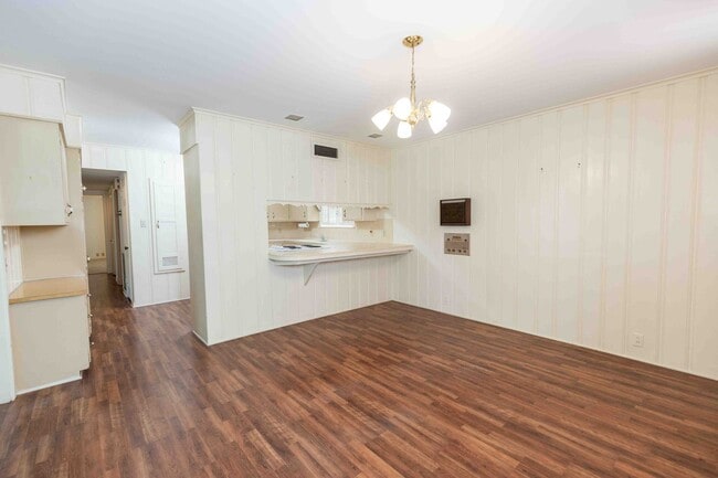 Photo - Charming 2 bedroom/2 bathroom Downstairs Unit