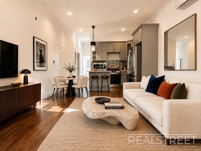 Building Photo - Available Now | Flexible 2BR / Flex 3BR Near the L