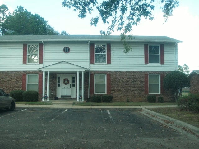 Building Photo - 1038 Carriage Dr Rental
