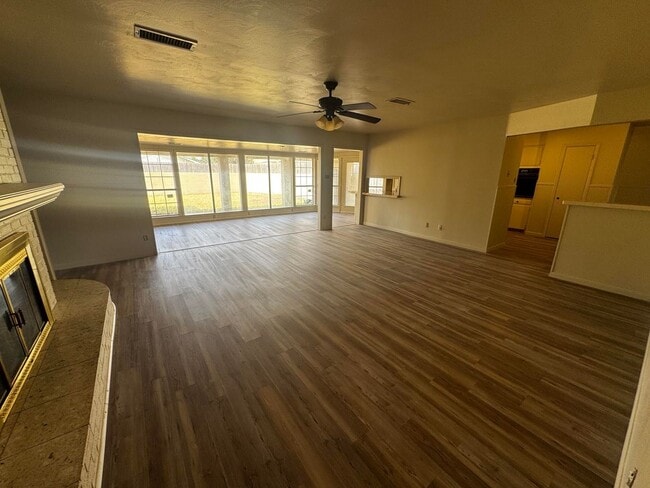 Photo - 4 Bedroom 3 Bathroom Ready To Rent!