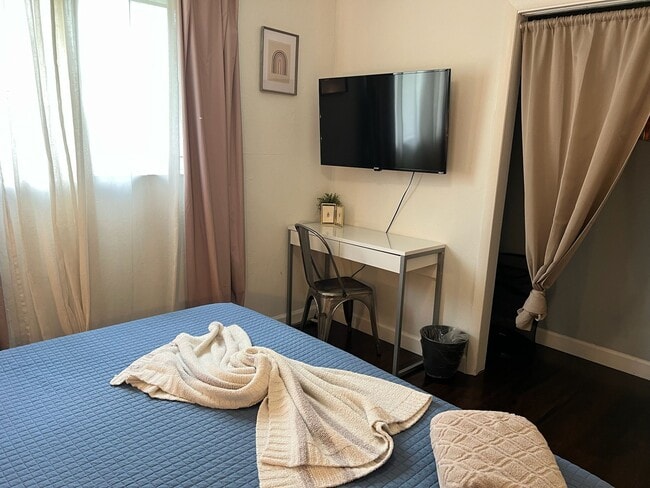 Photo - 919 Orange Is