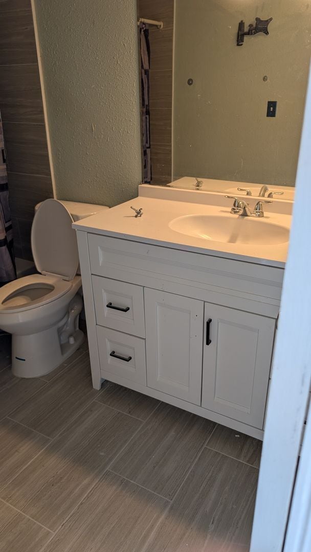 Photo - Spacious one bedroom near The Mall of Mill...