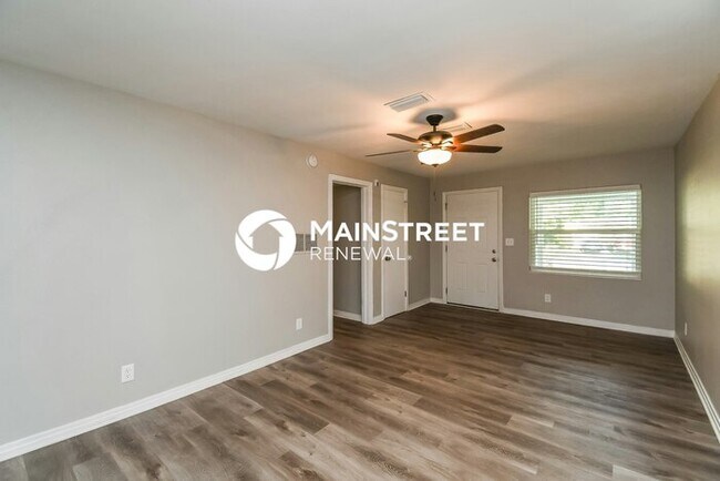 Photo - 3 Bedroom Pet-Friendly Home in JACKSONVILLE, FL with Main Street Renewal