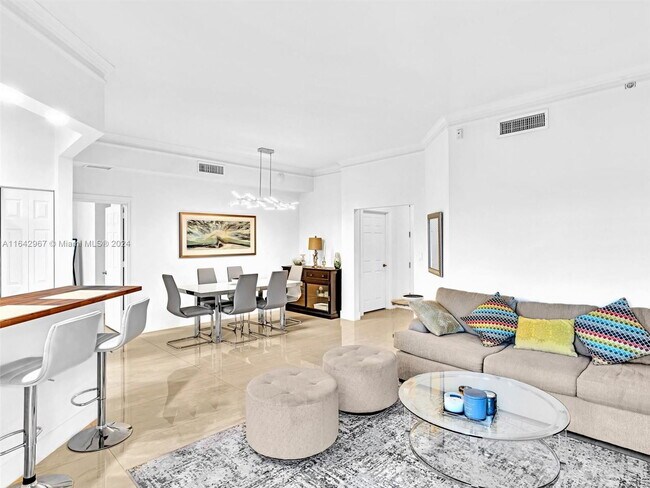 Photo - 3001 NE 185th St