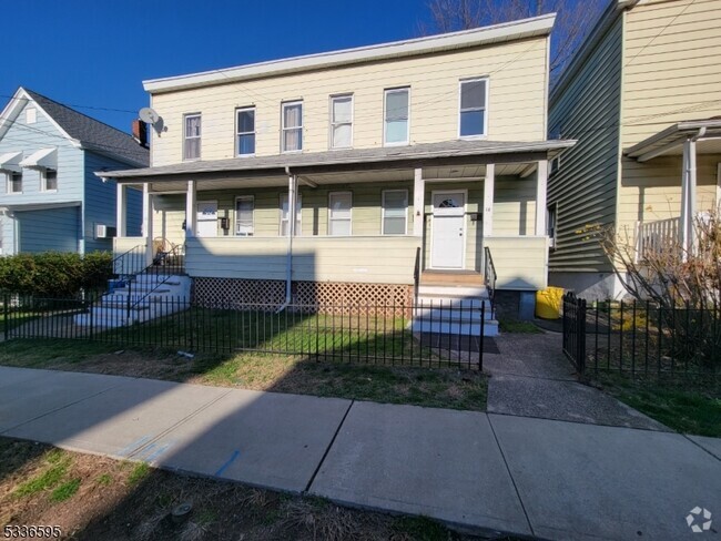 Building Photo - 14 Wilson St Unit 2 Rental