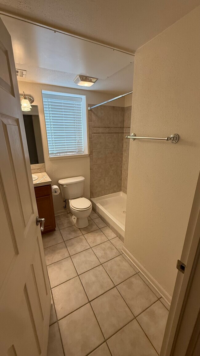 Photo - 1212 Walnut Ave Unit 9