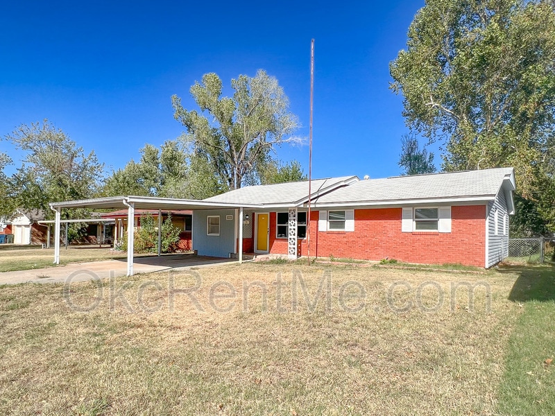 Photo - 1900 N Mitchell Dr