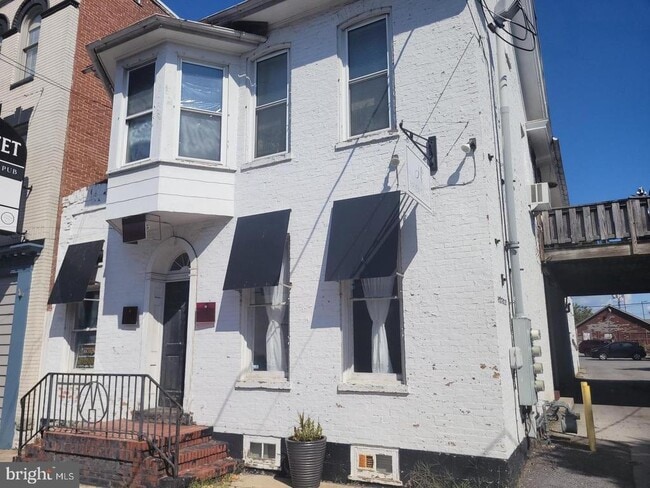 Building Photo - 112 E Baltimore St Rental