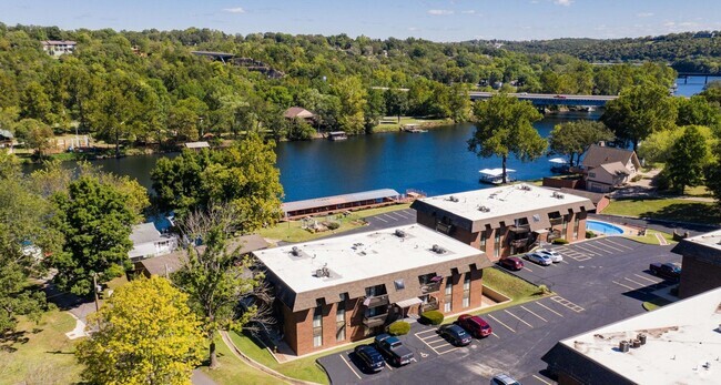 Building Photo - Taneycomo Terrace Condominium - Lakefront Unit 21