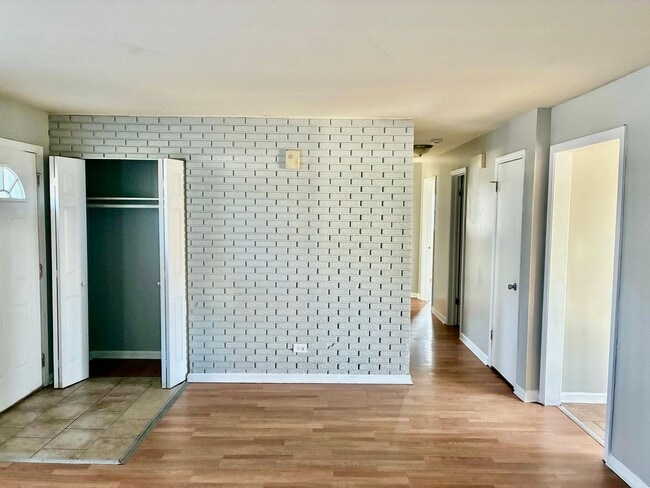 Photo - Gorgeous 3bed 2bath Single family house