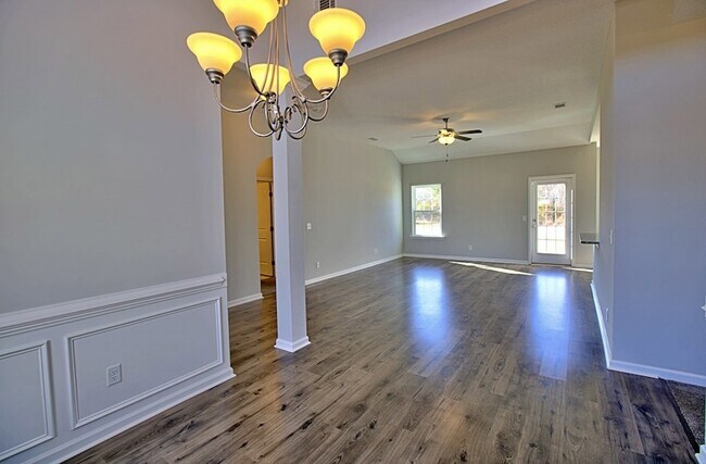 Photo - 136 Summerhill Dr NE