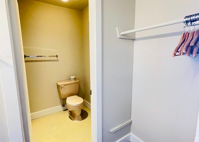 Photo - 1500 Dogwood St