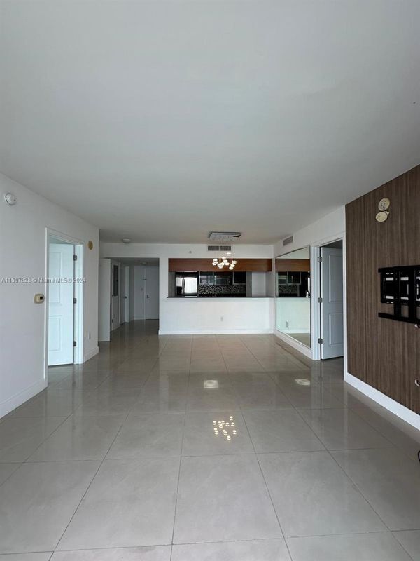 Photo - 1800 N Bayshore Dr