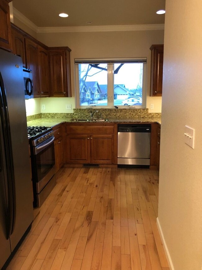 Photo - 2BED2BATH -2CARGARAGE, WASHER/DRYER HOOKUP, STORAGE, OWNER LANDSCAPE MAINTENANCE