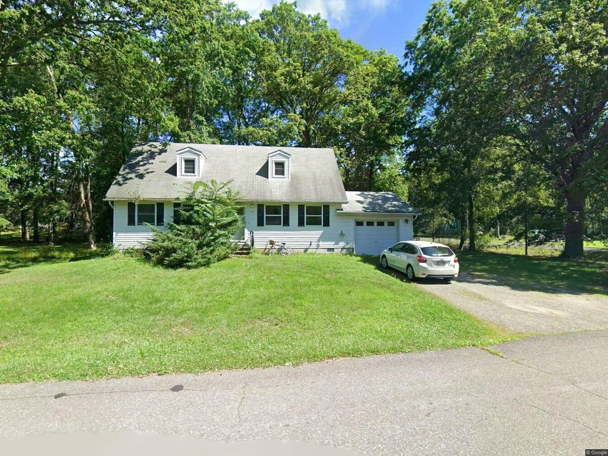 Photo - 13 Memorial Dr