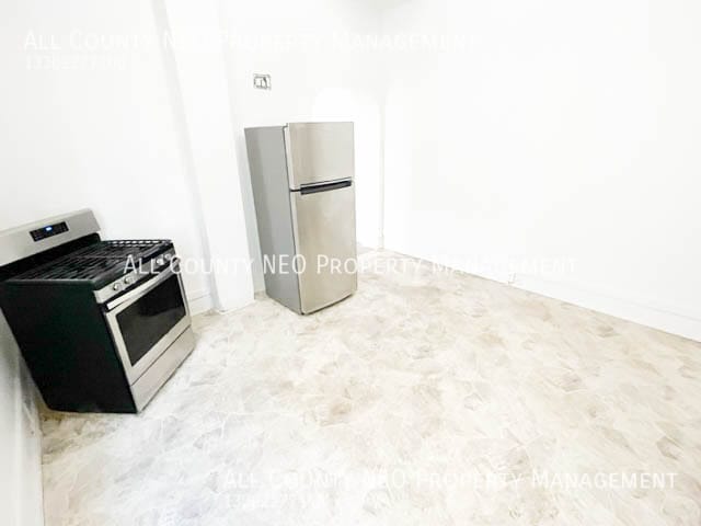 Photo - 1852 W 45th St Unit Front