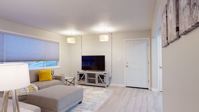 1711 Hudson St Unit 2