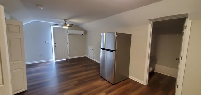 Living room - 1605 Douglas Ave Unit D