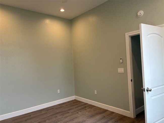 Photo - 120 Boxwoods Ln