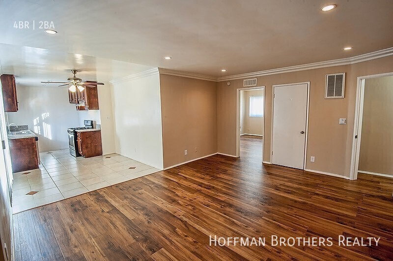 Photo - 1439 S Point View St Unidad 3