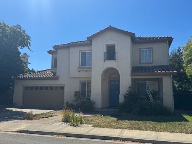 Spacious Former Model Home in American Canyon - Spacious Former Model Home in American Canyon