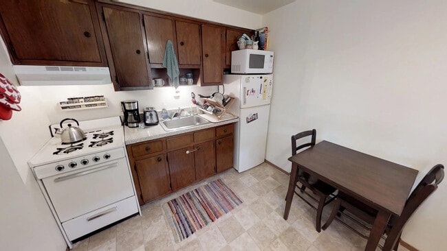 Building Photo - 353 E 13th Ave