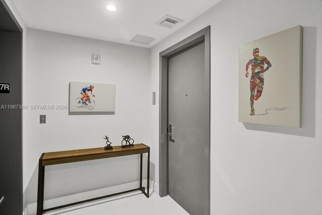 Photo - 488 NE 18th St Unidad 2708