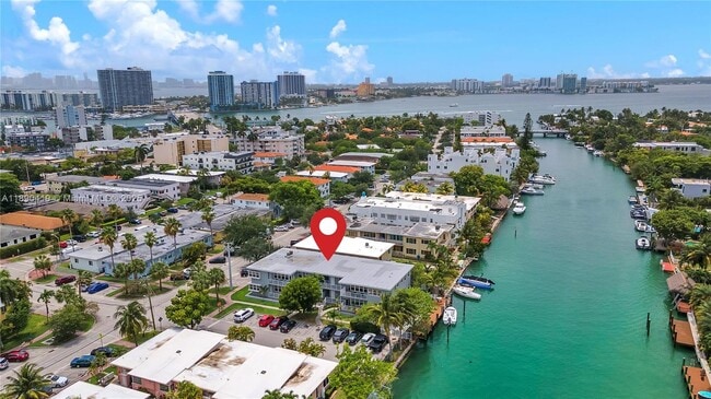 Building Photo - 1905 Calais Dr Unit 5