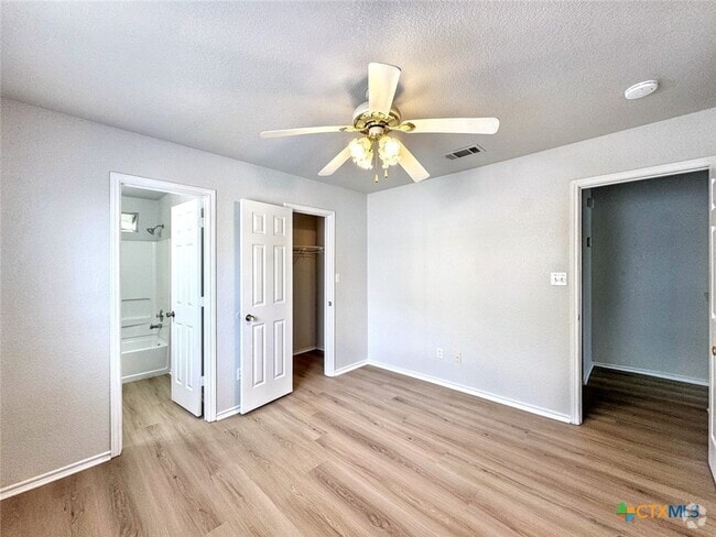 Building Photo - 867 Sagewood Trail Rental