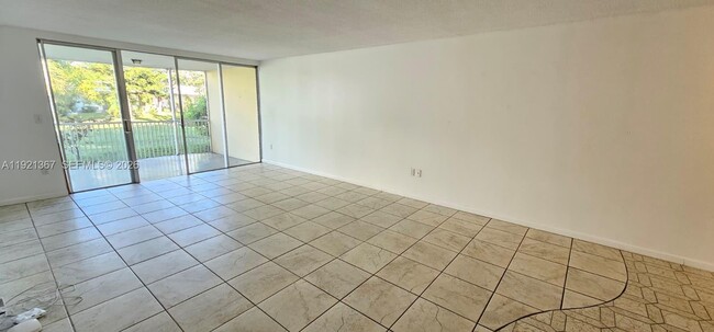 Photo - 1670 NE 191st St Unidad 115-3