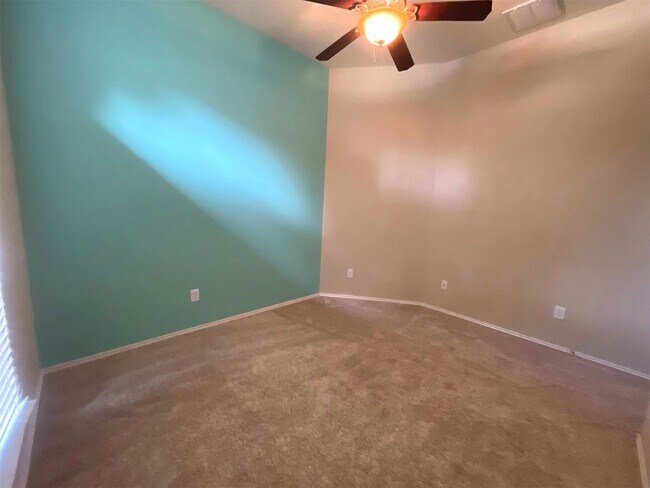 20130 Breezy Oak Ct