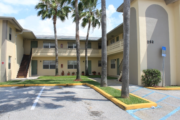 Chateaux Apartments - Chateaux Apartments