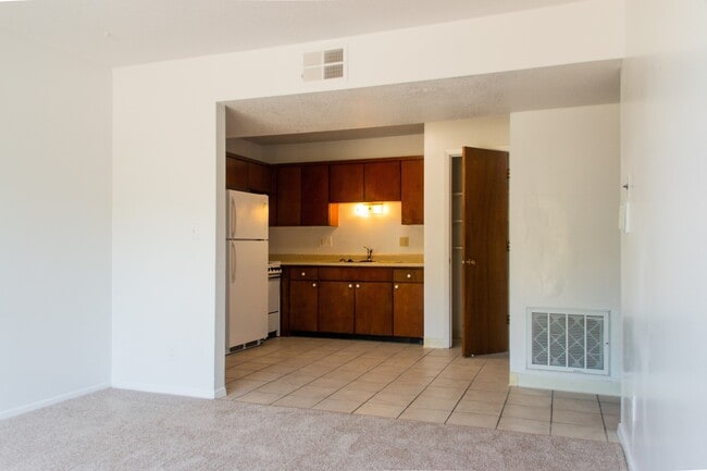 Photo - The Oaks Apartments