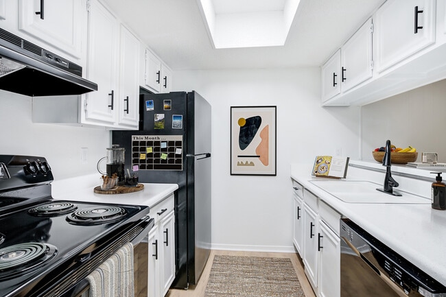Photo - ReNew Towne Oaks Apartments
