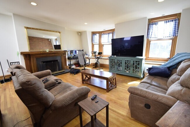 Photo - 19 Holyoke St Unit 4