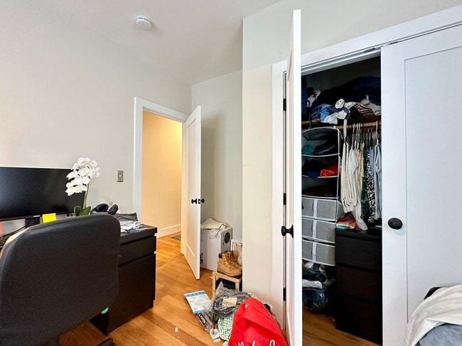 Photo - 839 Parker St
