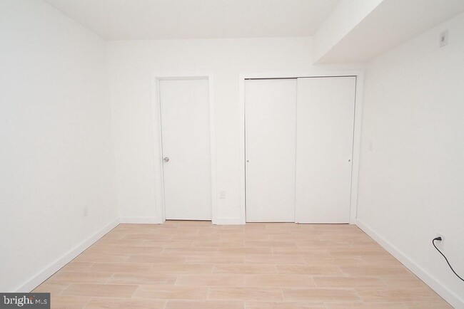 Building Photo - 1917-21 E Letterly St Unit C