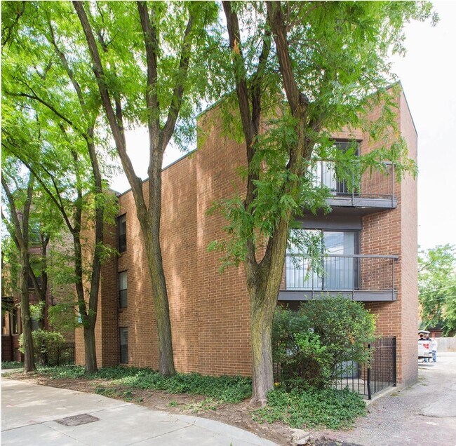 Building Photo - 818 W. Willow